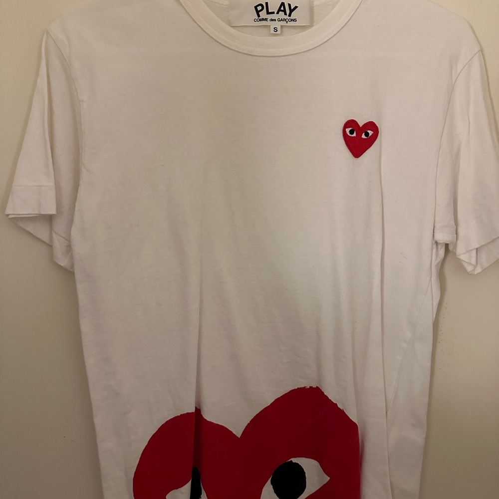Comme des Garcons White and Red Heart Short Sleeve Tee